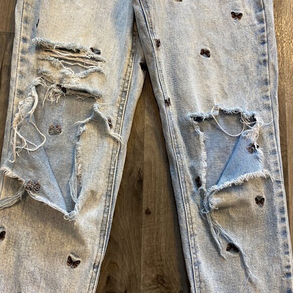 Material Girl Light Wash Butterfly Distressed Jeans Size 3 - Picture 2 of 8